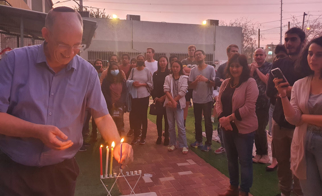 A.-Chanukah-1
